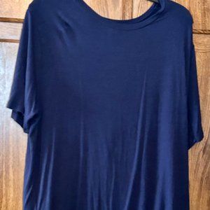 NAVY SHORT SLEEVE TOP